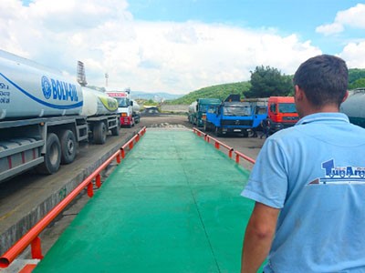 Peshore elektronike automobilistike , Rafineria e naftës, Ballsh